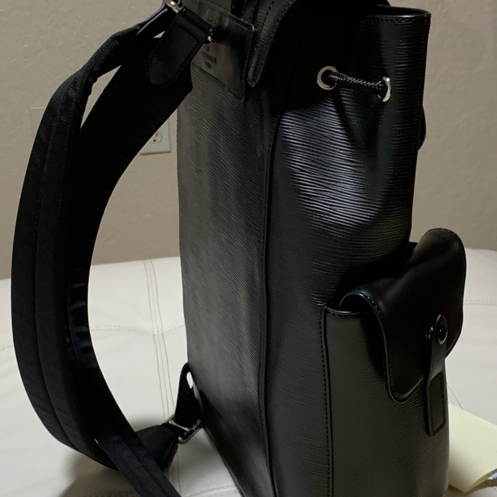 Louis Vuitton X supreme leather backpack - Picture 4 of 4